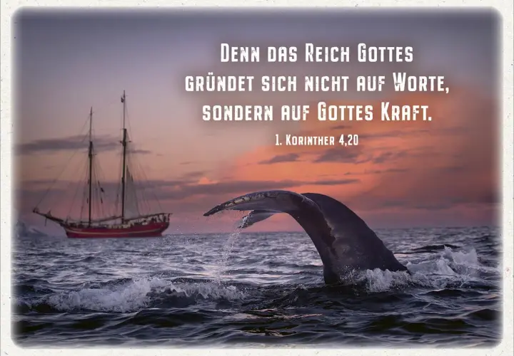 Ein Wal taucht ab, während ein Segelschiff im Abendrot vorbeifährt. Das Bild erinnert daran, dass Gottes Kraft in dir wirkt.