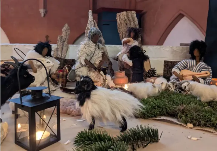 Hirten mit Schafen und Ziegen vor einer Krippe, die die Frage aufwirft, woher das Christkind kommt.